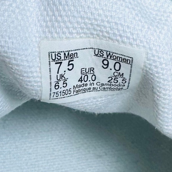 Vans Unisex White Canvas Sneakers - Picture 6 of 8